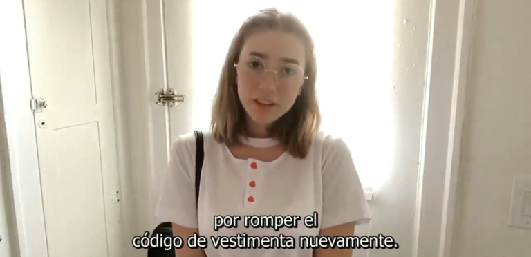 Se desnuda para el director | SUB ESPAÑOL